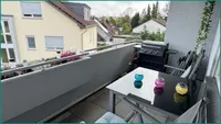 Schöner Balkon mit Blick in den Hof
