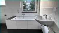 Wohnung Haus 2 im EG - Badezimmer mit Badewanne und...