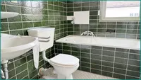 Badezimmer mit dem Charme der 1970er Jahre