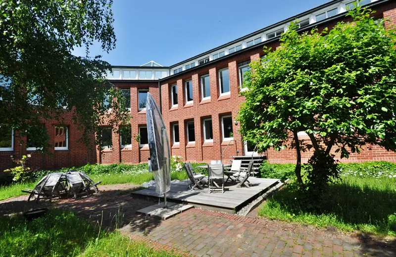 Büro-/Praxisfläche am idyllischen Stadtgraben mit Terrasse