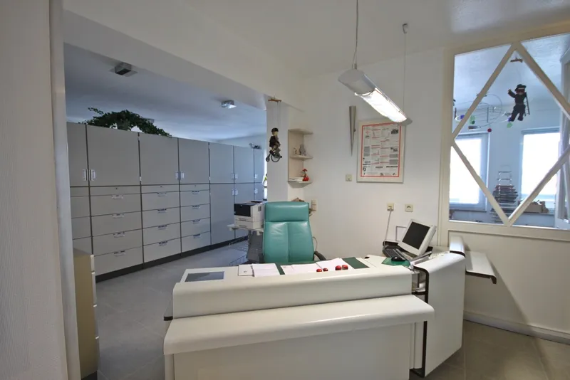 Ob Praxis oder Büro !!! Gute Infrastruktur – Fahrstuhl, Terrasse, Stellplatz