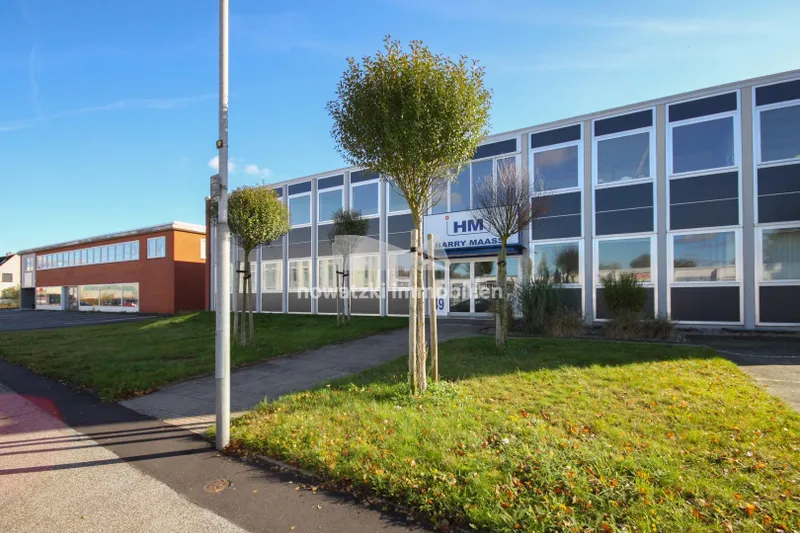 *** Büro/ Gewerbe 150m² + Stellplätze + 150Lager - Genin ***
