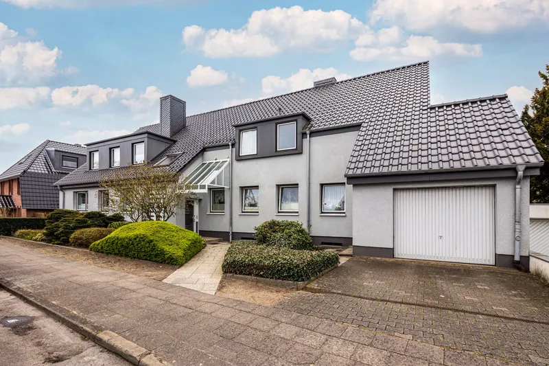 Gepflegtes Mehrfamilienhaus mit 7 Türmeblick