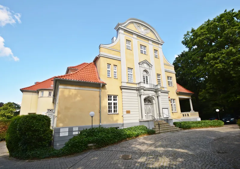 Repräsentative Villenlage mit Stellplätzen