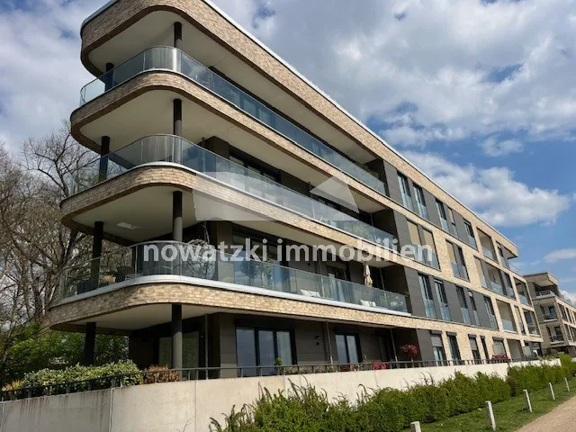 +++ MARITIM // ZENTRAL – Stylisches Neubau-WOHNEN direkt an der Kanaltrave! +++