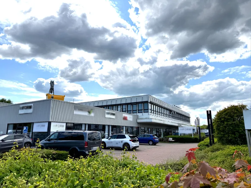 Moderne Büroflächen in werbewirksamer Lage im Gewerbepark Lübeck zu vermieten!
