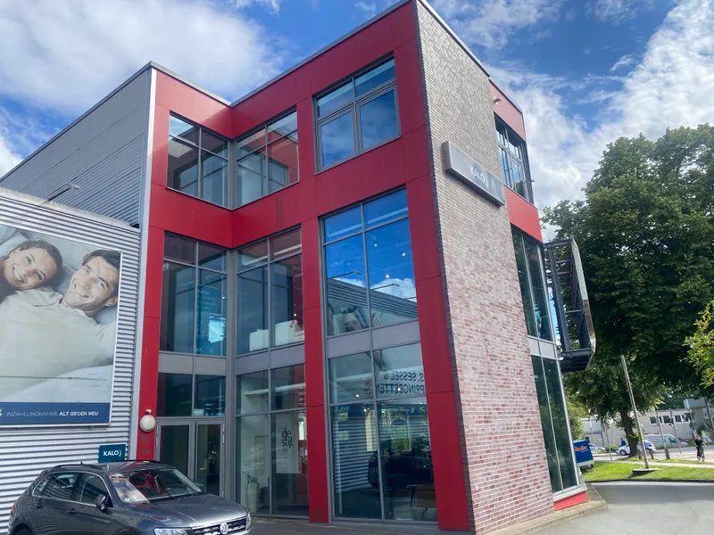 Büro mit Stellplätzen und beste Autobahnanbindung A 1 & A 20