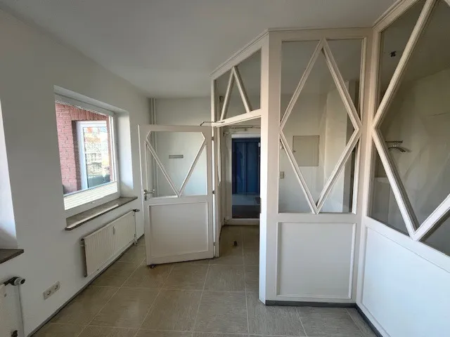 Lichtdurchflutete Büroeinheit in zentraler Lage – Lift, Terrasse, Stellplatz