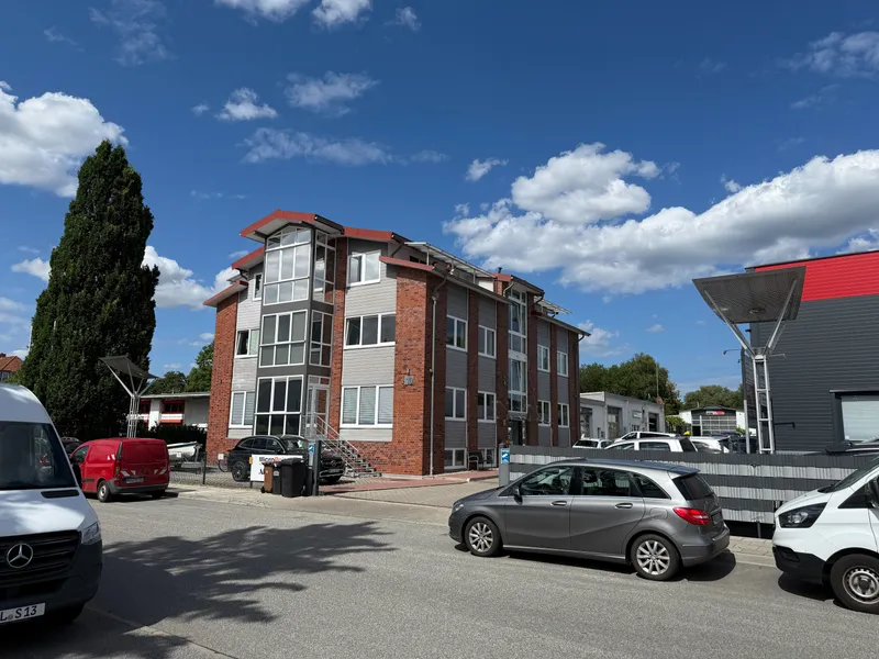 Hochwertig eingerichtetes Büro in zentraler Gewerbelage – PROVISIONSFREI !