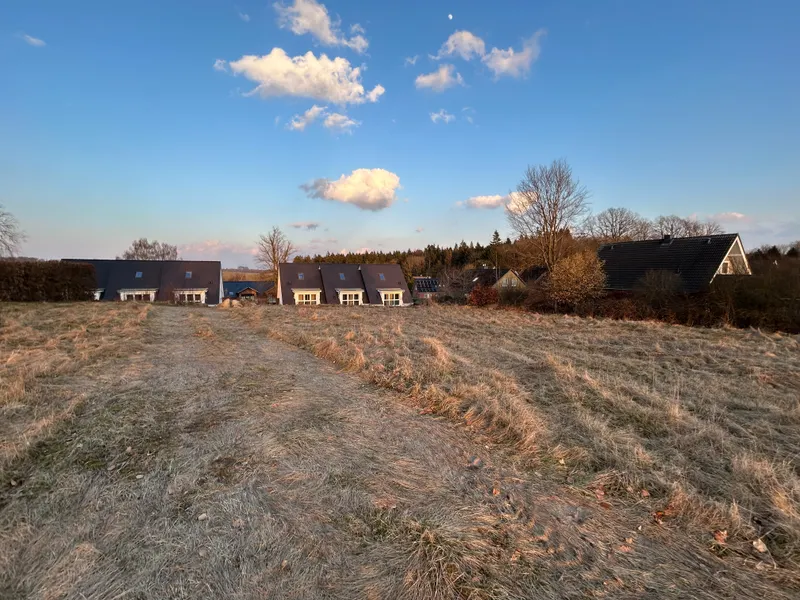 Gro&szlig;z&uuml;giges Entwicklungsgrundst&uuml;ck nahe Wardersee &ndash; ca. 5.380 m&sup2; mit vielseitigem Potenzial