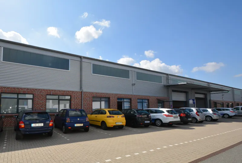 Halle 618 m&sup2; inkl. ca. 80m&sup2; B&uuml;ro und 4 Stellpl&auml;tzen