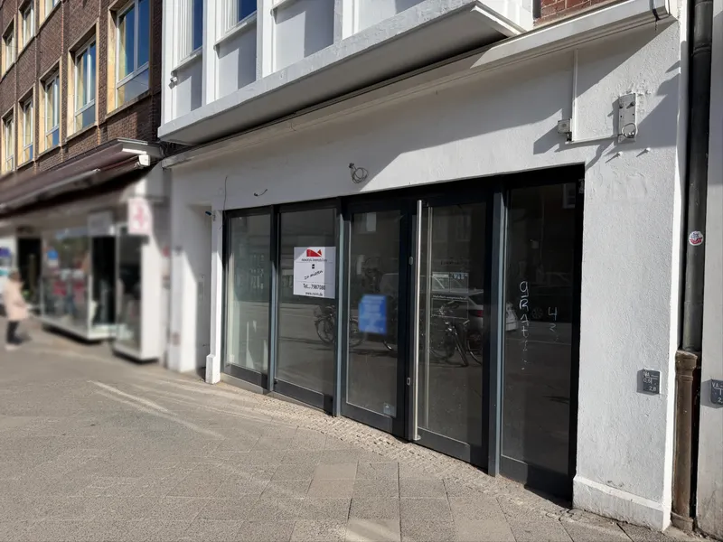Laden am Holstentor im Herzen der L&uuml;becker Altstadt- Holstenstra&szlig;e