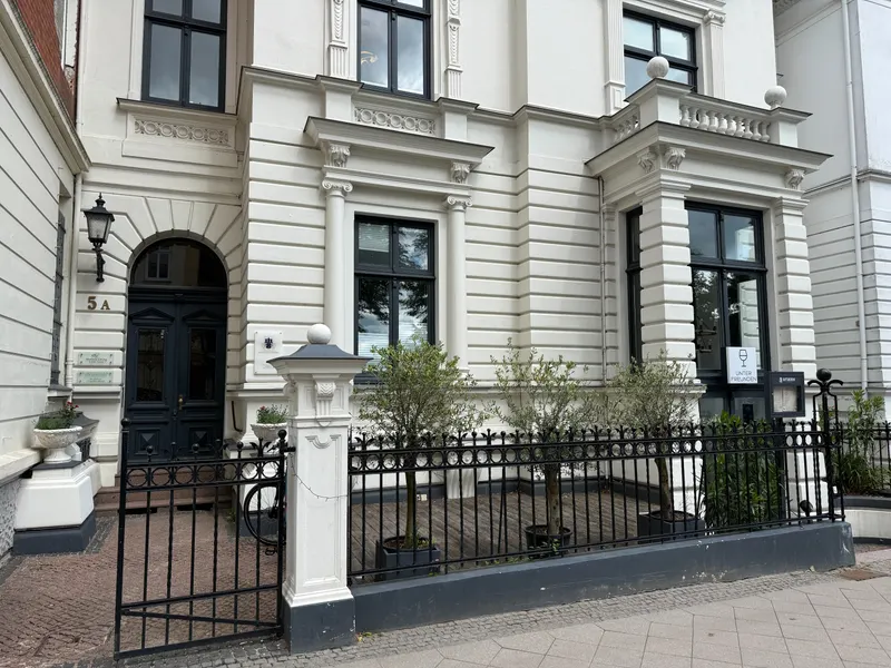 Repr&auml;sentative Jugendstiletage mit Blick auf den M&uuml;hlenteich