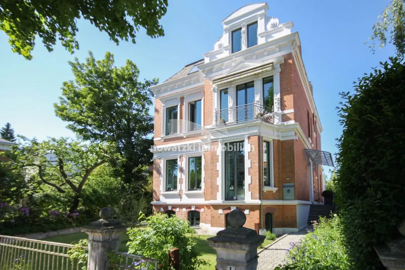 Sonniges Dachgescho&szlig; mit 7 T&uuml;rmeblick in St. J&uuml;rgen – kernsaniert !
