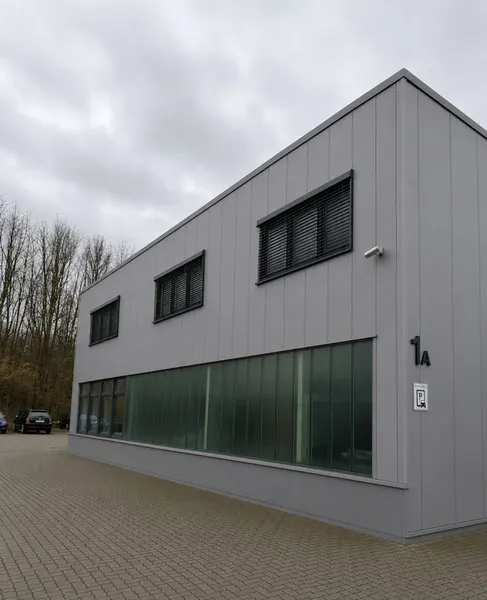 Moderne B&uuml;rofl&auml;che mit Zukunft &ndash; ca. 125 m&sup2;, bis zu 10 Stellpl&auml;tze & umfangreiche Modernisierung
