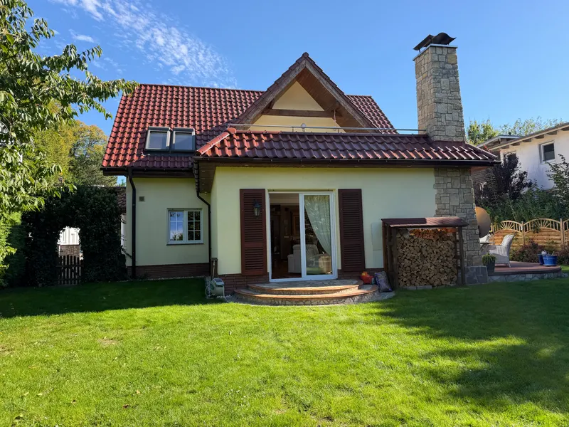 Besonderes Einfamilienhaus mit Traumgarten und Dachterrasse – Exklusiv & ruhig