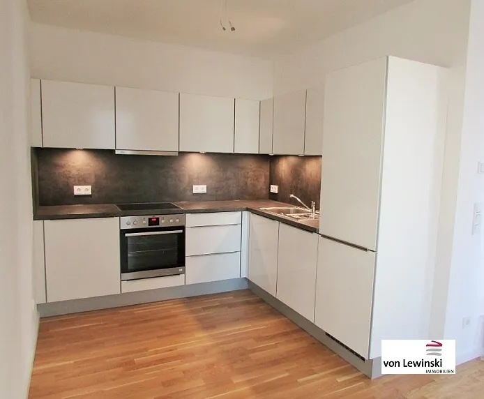 MEHRFAMILIENHAUS MIT 18 WHG – BALKONE…