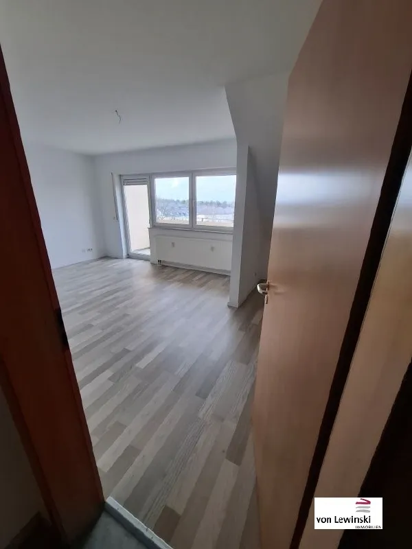 BEZUGSFREIE DACHGESCHOSSWOHNUNG MIT WEITBLICK …