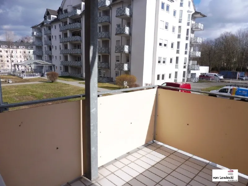 MODERNES APPARTEMENT MIT EINBAUKÜCHE …