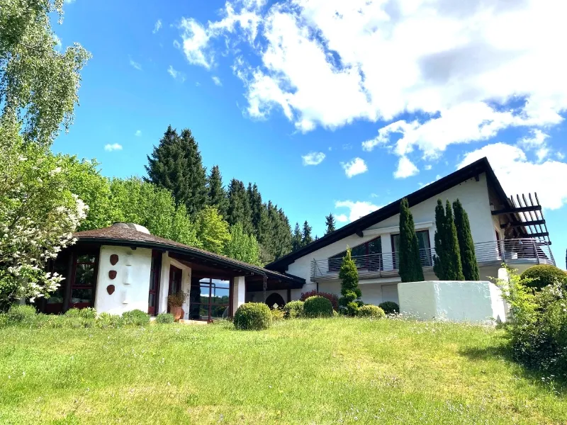 HERRLICHES ANWESEN IN DER RHÖN MIT ATELIER UND BÜRO…