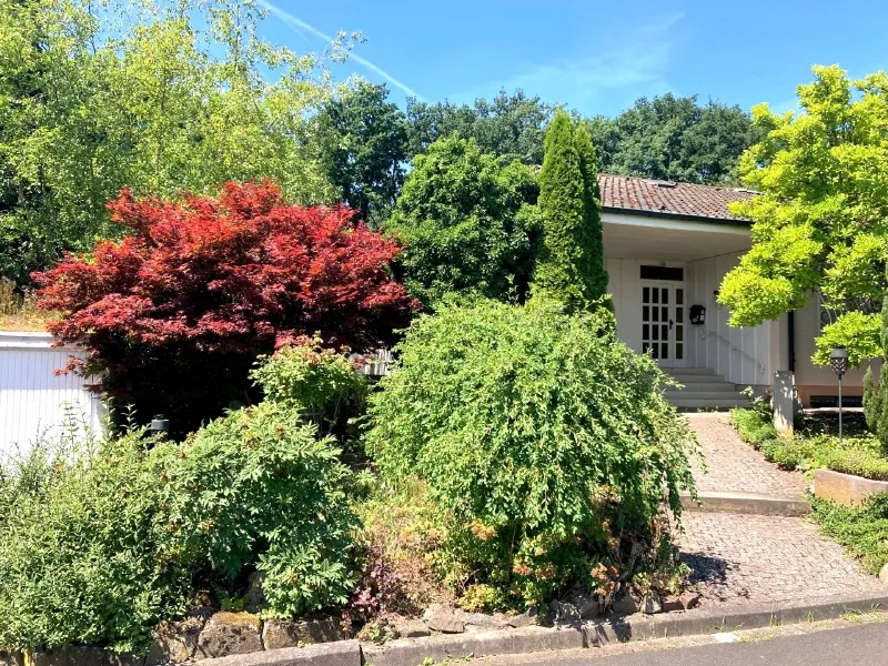 EINFAMILIENHAUS MIT ELW UND GROSSEM GRUNDSTÜCK …