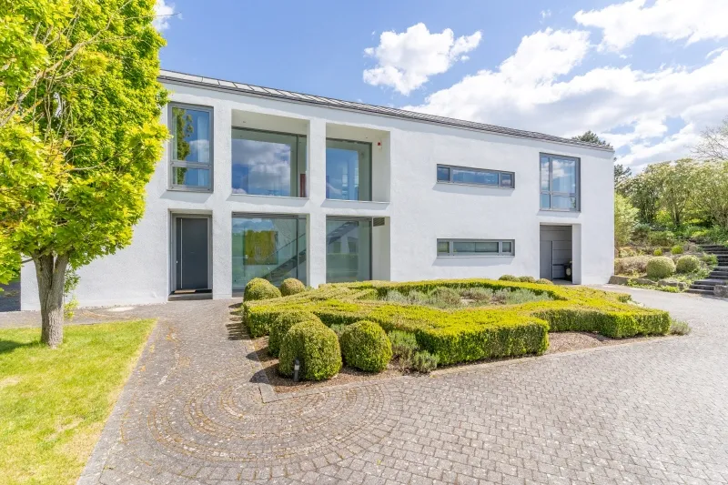 TRAUMHAUS MIT POOL UND GROßEM GRUNDSTÜCK …
