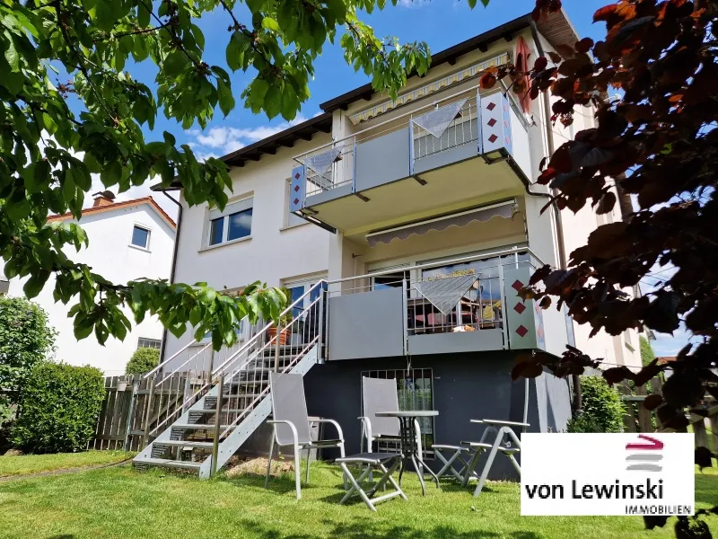 ZWEI BIS DREI PARTEIENHAUS MIT SCHÖNEM GARTEN…