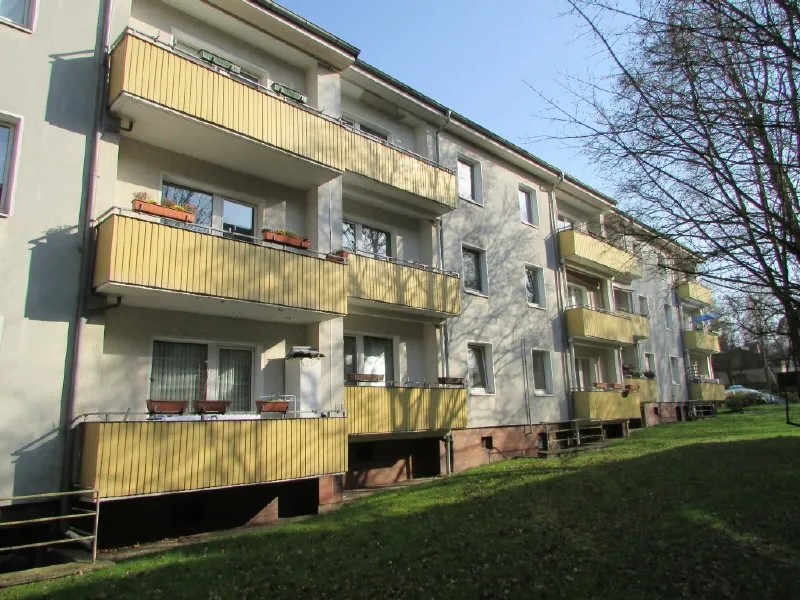MEHRFAMILIENHAUS MIT 18 WHG – BALKONE…