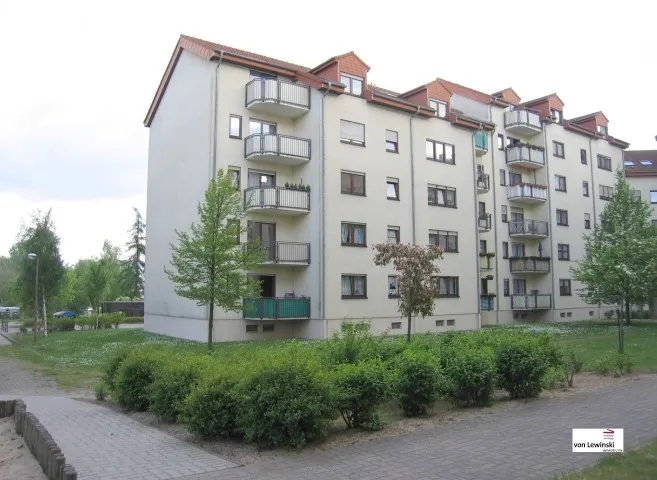 PROVISIONSFREI – BEZUGSFREIE 2 ZIMMERWOHNUNG MIT STELLPLATZ UND AUFZUG …