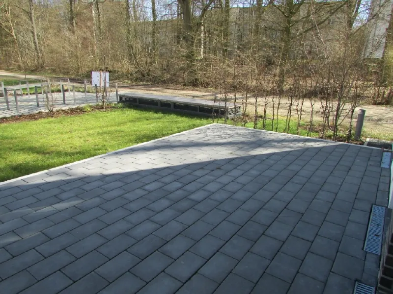 EG-WOHNUNG MIT GROSSER TERRASSE AM WALDRAND … 3 KALTMIETEN FREI* …