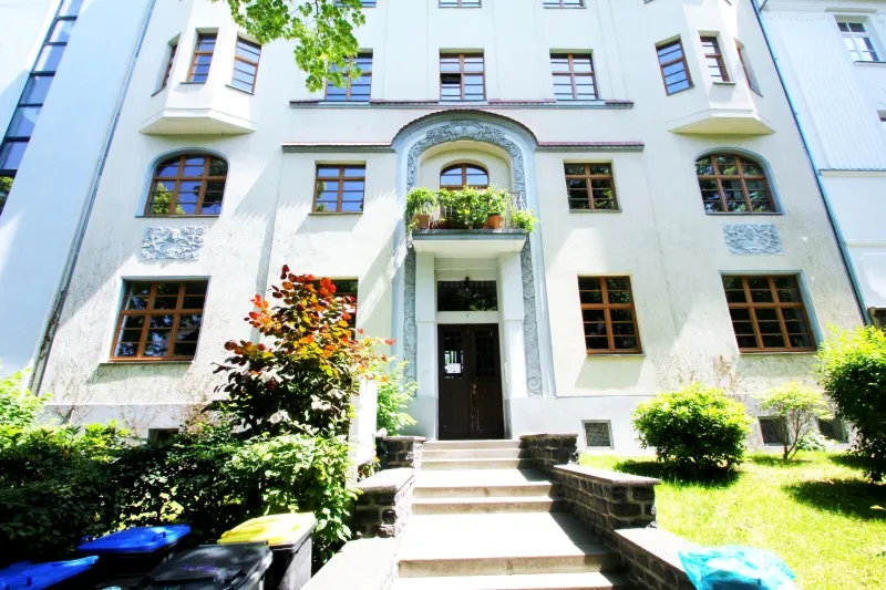 GEMÜTLICHE DACHGESCHOSSWOHNUNG AUF DEM KAßBERG ..-
