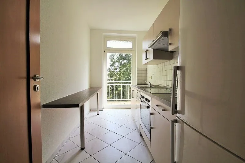 SCHÖNE 3 ZIMMER WOHNUNG MIT BALKON UND EINBAUKÜCHE…