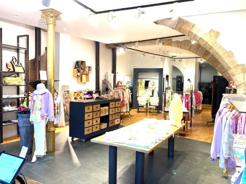 190 m² LADENLOKAL MIT HISTORISCHEM CHARME IN TOP LAGE …