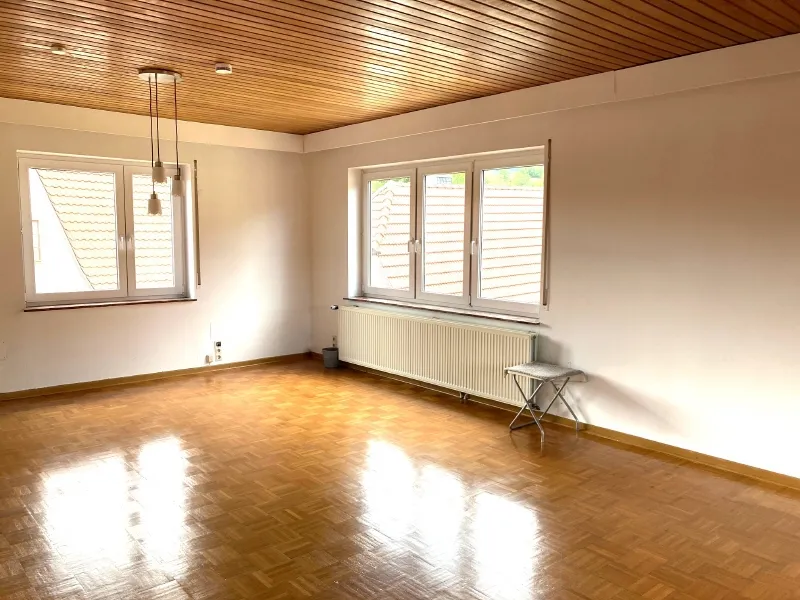 GROßE WHG MIT TERRASSE…