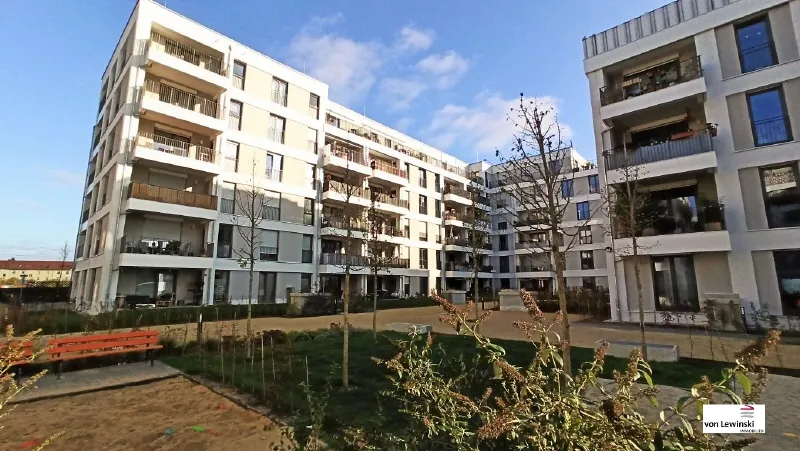 HELLE 4RW MIT GROSSER TERRASSE &Uuml;BER DEN D&Auml;CHERN VON STRIESEN—