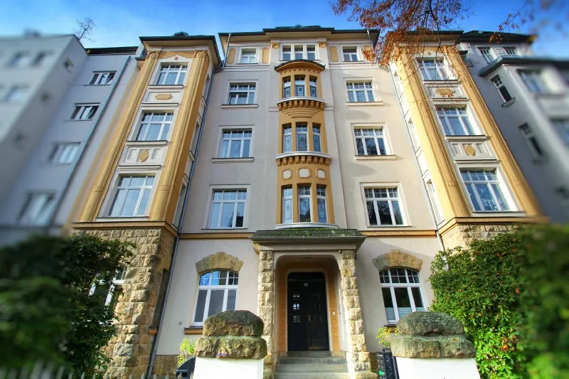 TOP SANIERTE 3RW – ZENTRUMSNAH MIT STELLPLATZ…