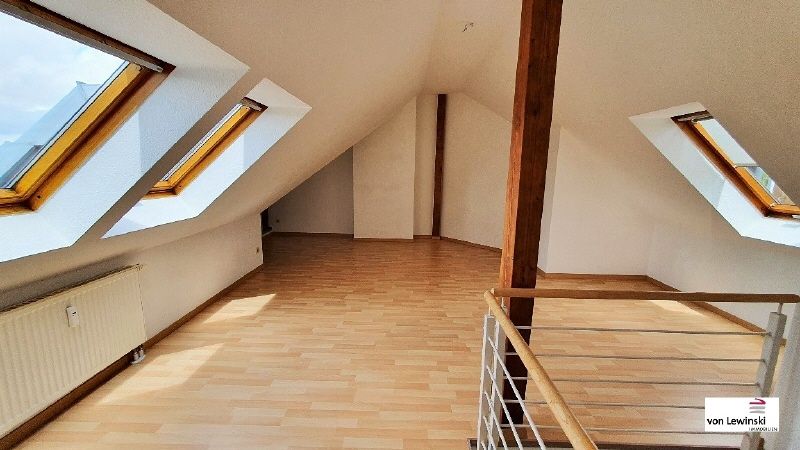 TRENDIGE SONNIGE MAISONETTE IM DACHGESCHOSS… K&Uuml;CHENEINBAU M&Ouml;GLICH …