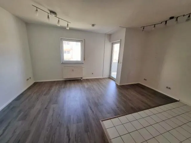 SCHICKE, KLEINE WOHNUNG MIT BALKON …