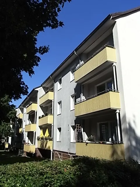 NACHMIETER GESUCHT … GUT GESCHNITTENE 3-ZW MIT SONNENBALKON IN H-AHLEM!…