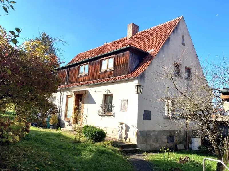 EINFAMILIENHAUS MIT NEBENGEB&Auml;UDE UND GARAGE …