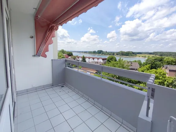 Balkon mit Rheinblick
