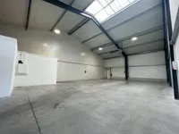 vergleichbare Halle leer