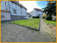 Grünfläche Hof