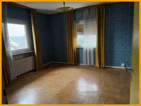 Geräumiges Zimmer mit Parkett