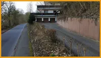 Einfahrt und  Garage