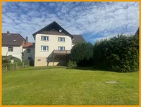 Hinteransicht m. 2 Balkonen