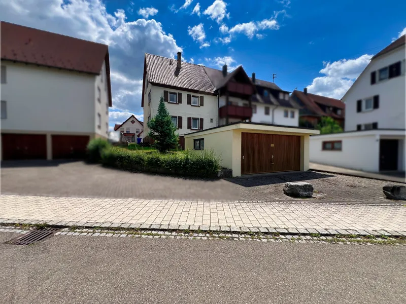 Fachwerkhaus mit Doppelgarage und viel Potential