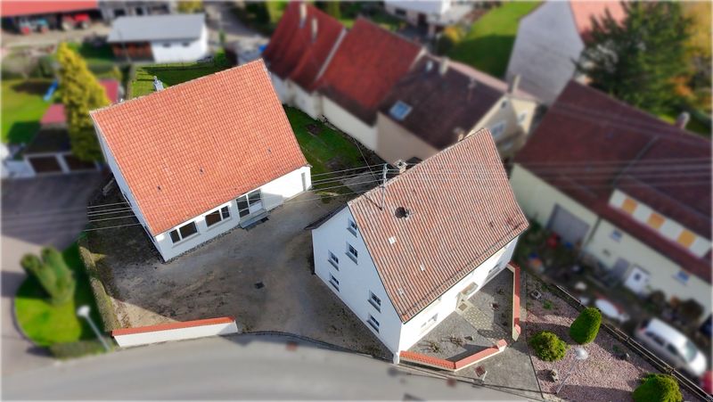 Herrliches Grundst&uuml;ck im Ortskern mit viel Platz und zwei Geb&auml;uden mit viel Potential