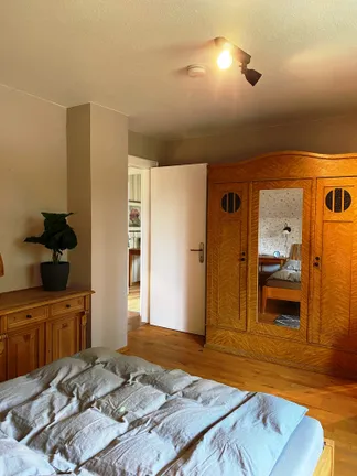 Schrank und Kommode