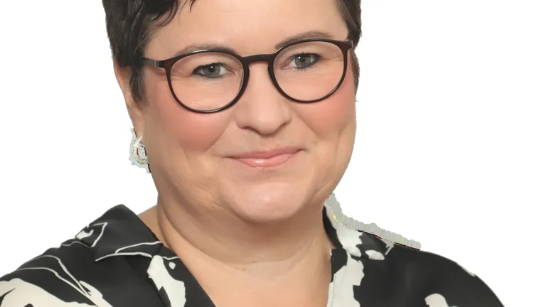 Alexandra Romahn, Ihre Immobilienmaklerin -freig